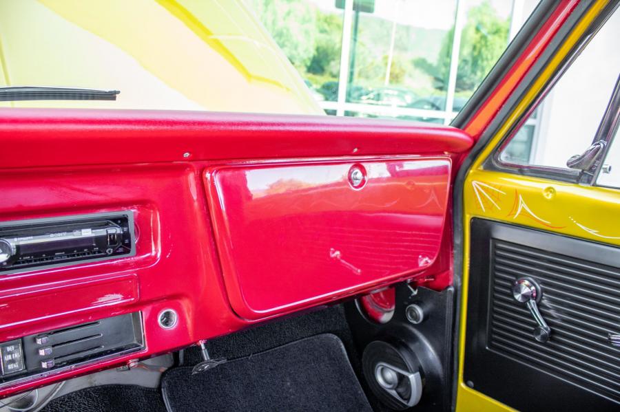 Торпедо Chevrolet C10 Custom 1967 года  (фото 87 из 145)